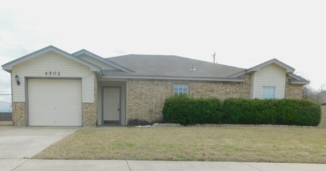 Building Photo - Available NOW!!!! Gorgeous 1 story, 3 bedroom, 2 bath, 1 car garage home. Spacious living room an...
