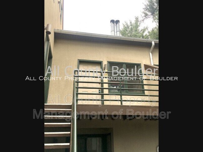 Building Photo - 1825 Marine St