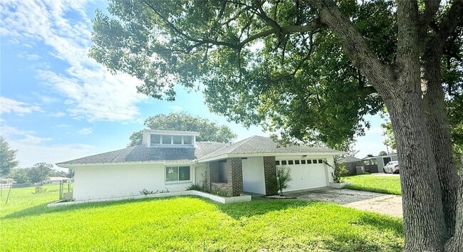 Building Photo - 140 Fairway Ten Dr