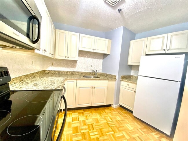 Building Photo - 90 Quincy Shore Dr