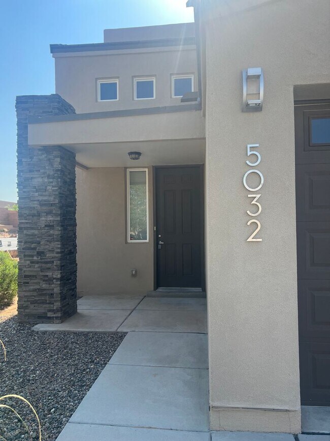 Building Photo - Mountain View, Two Car Garage 3bd/3ba Avai...