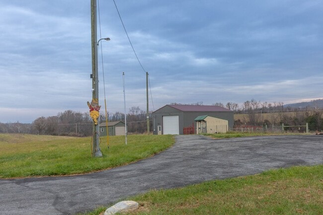 Building Photo - 1 bed, 1 bath, Apartment in Charles Town, WV