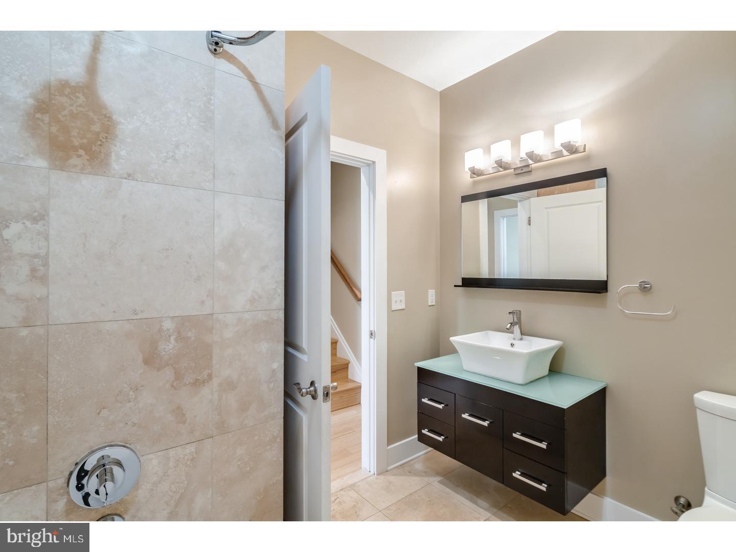 Building Photo - 513 Carpenter St