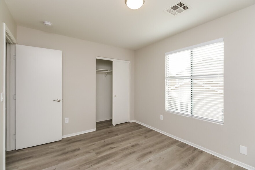 Building Photo - 4025 W Park St