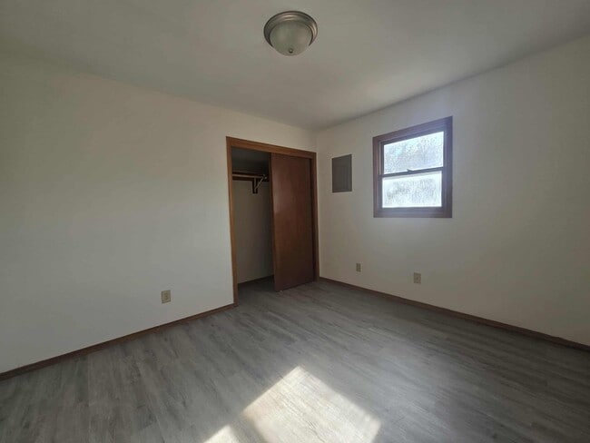 Building Photo - Updated duplex for rent!