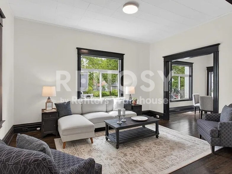 Building Photo - 3348 3rd Ave S