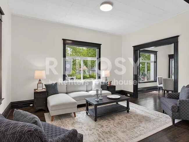 Building Photo - 3348 3rd Ave S