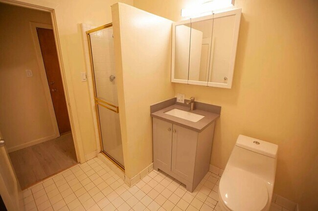 Building Photo - 1122 Sutter St