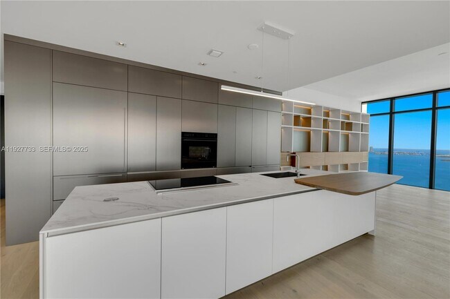 Building Photo - 1451 Brickell Ave