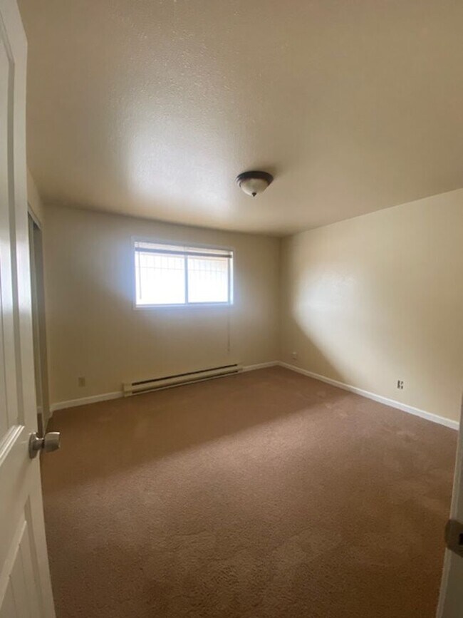 Building Photo - Recently Remodeled Two Bedroom Apartment With Canal Views and Private Balcony!