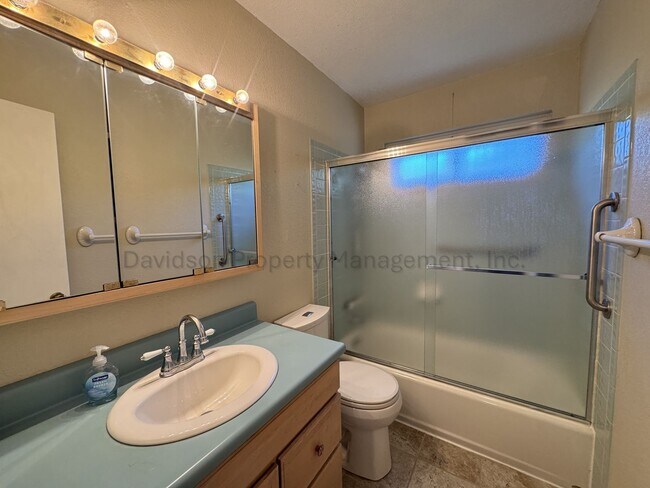 Building Photo - Cozy 3 Bedroom House in Southeast Colorado Springs