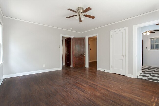 Building Photo - 5918 La Vista Dr