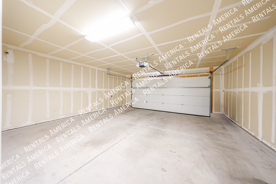 Building Photo - 118 W Impala Dr