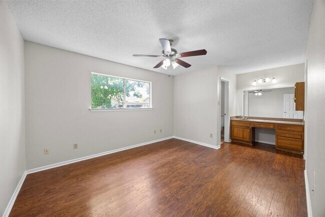 Building Photo - 2304 Silver Spur Dr