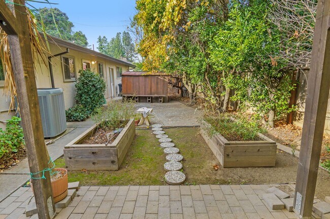 Building Photo - Beautiful 3 Bedroom home in Stonegate