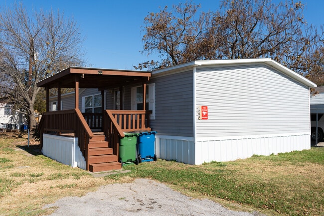 Building Photo - 120A Parker Dr