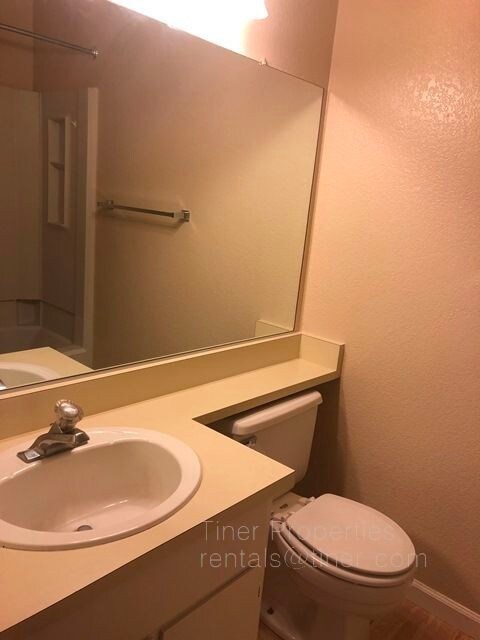 Building Photo - Natomas 2 Bedroom Condominium in Gated Com...