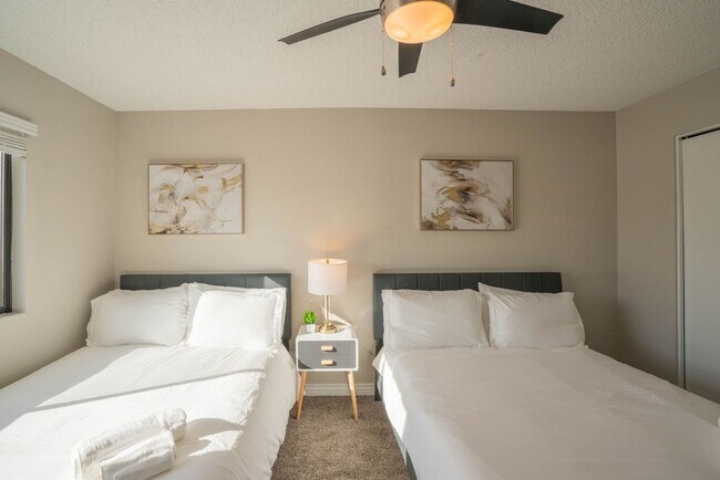 Building Photo - 8570 E McDowell Rd