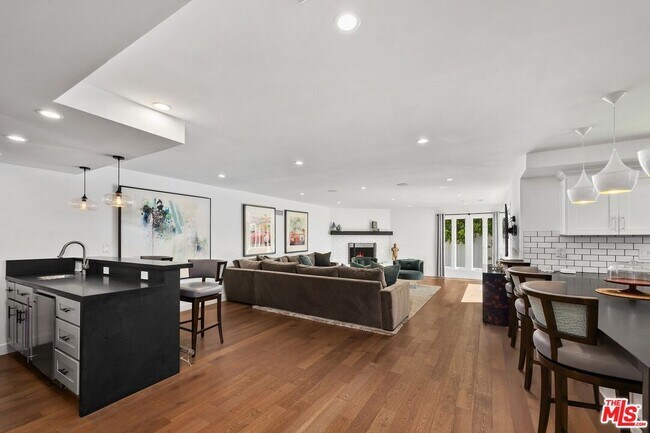 Building Photo - 400 Chautauqua Blvd