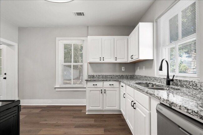 Building Photo - 109 Winston St