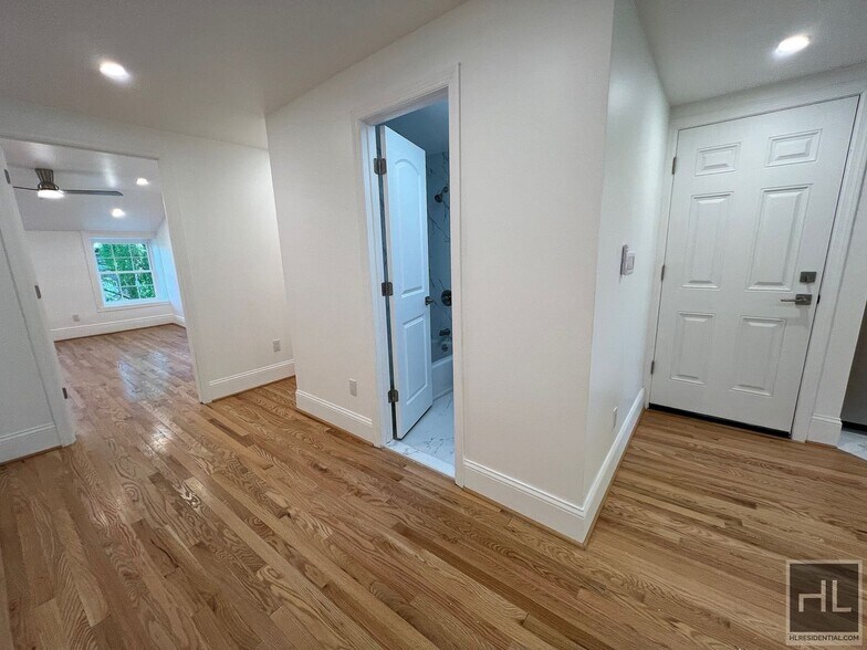 Building Photo - 2BR 1BA Classic Details Top Floor Brownstone w/ New Modern Finish on Preserved Bedstuy Block