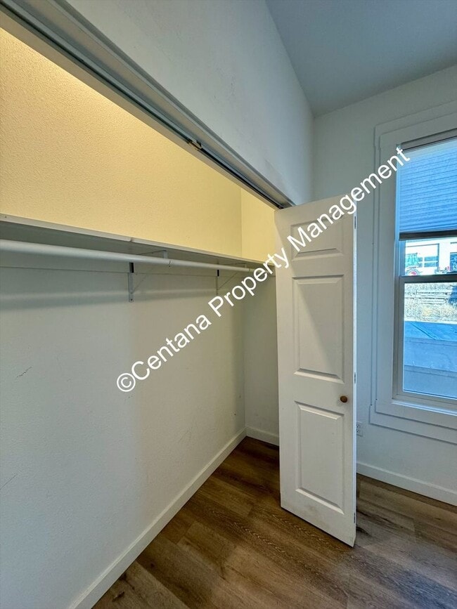 Building Photo - 722 S Montana St