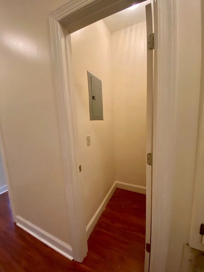 Building Photo - 326 N Madison St