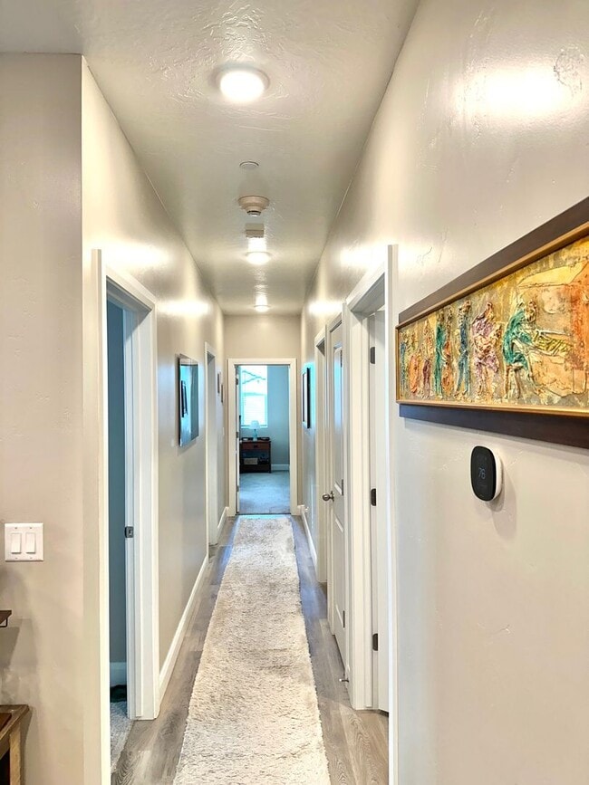 Building Photo - Beautiful Desert Color Condo!!