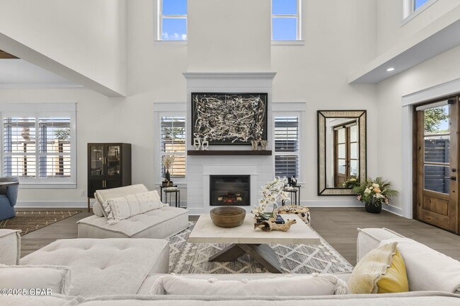 Building Photo - 407 Petrel St