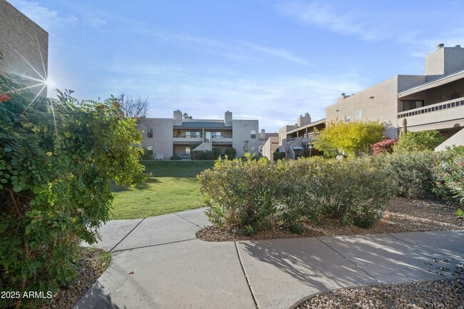 Building Photo - 5998 N 78th St