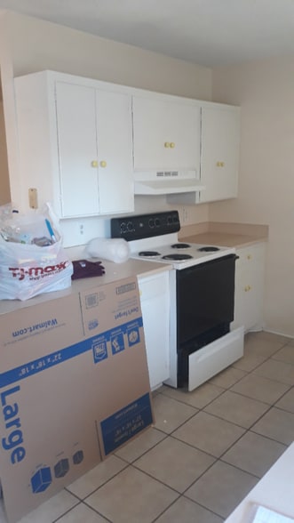 Building Photo - 2611 6th Ave