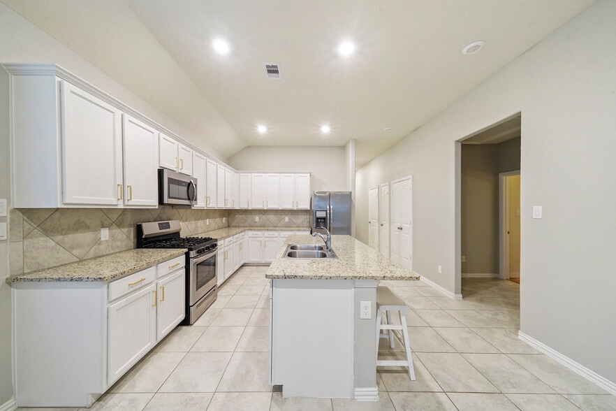 Building Photo - 27910 Augusta View Dr