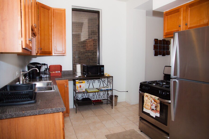 Kitchen - 3443 Sheffield N Ave