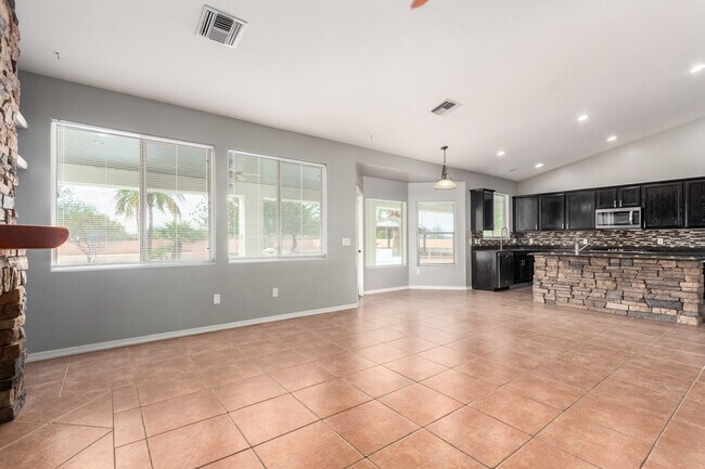 Building Photo - 10335 N Tall Cotton Dr