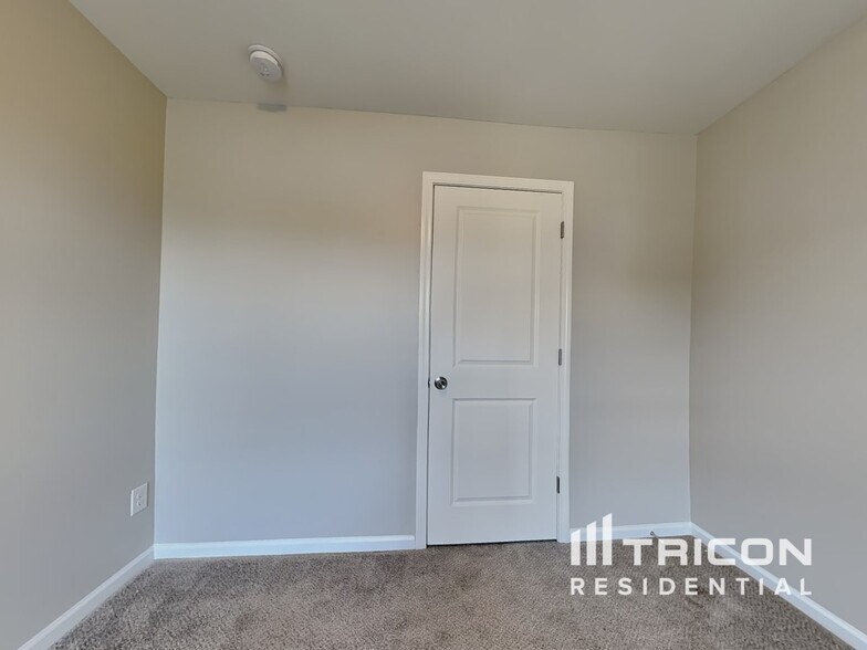 Building Photo - 419 Renown Ct