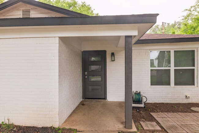 Building Photo - 7520 Sequoia Ct