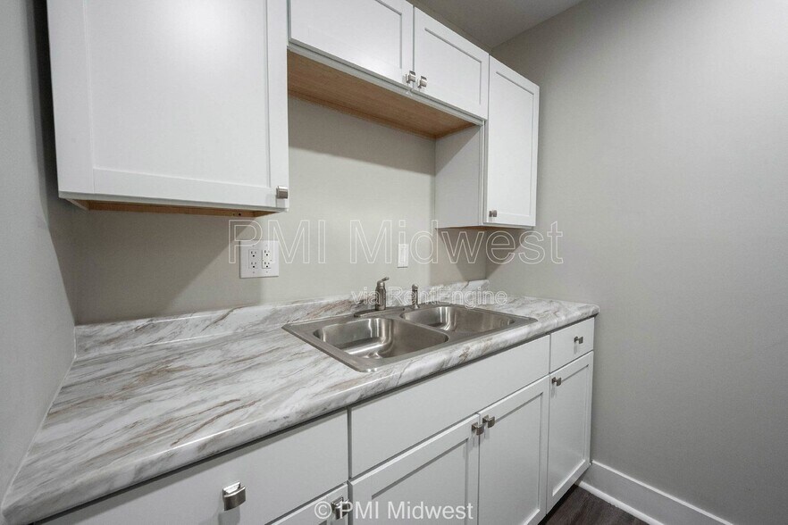 Building Photo - 2060 N Delaware St