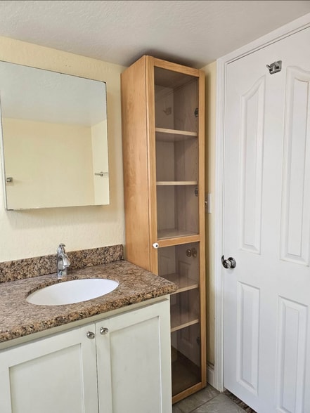 Building Photo - 2228 40th Ave