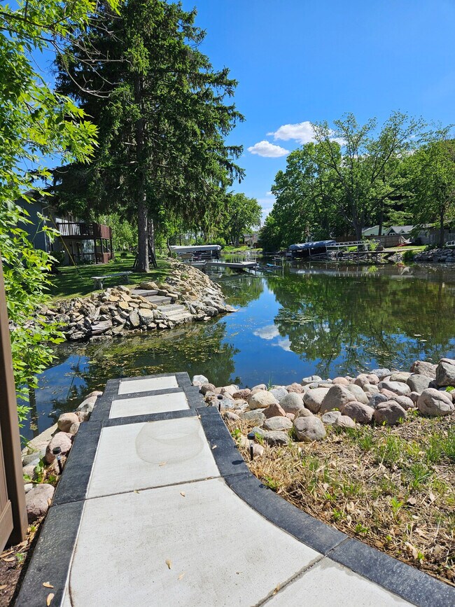 Building Photo - 5913 Lake Edge Rd