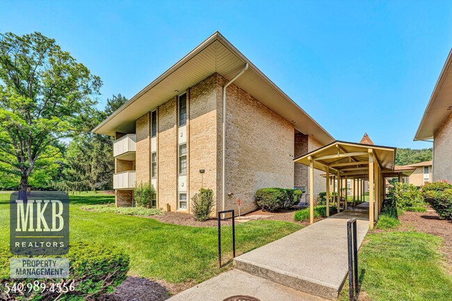 Primary Photo - 5260 Crossbow Cir