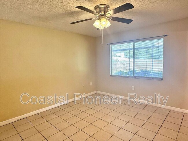 Building Photo - 6063 Shingler Ave