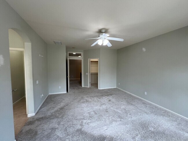 Building Photo - 4 bedrooms, an office and single-story home with a pool!!