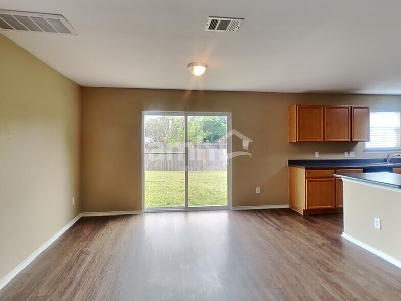 Building Photo - 5325 Mathra Dr