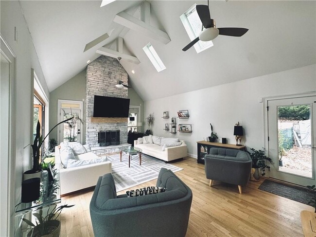 Building Photo - 3232 Brookview Rd