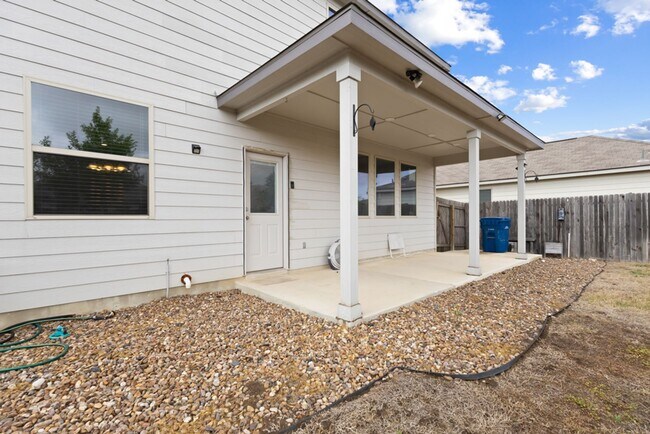 Building Photo - 4 Bedroom/2.5 Bath Paloma Subdivision