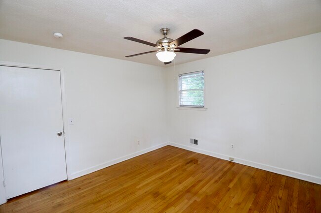 Building Photo - 1912 Dominion Dr