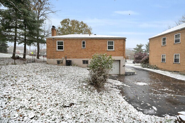 Building Photo - Green Twp- Cozy 2 Bed 1 Bath