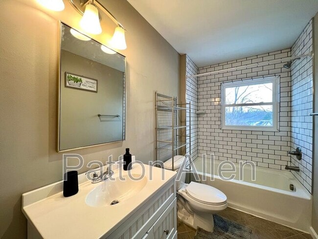 Building Photo - 63 Ben Lippen Rd