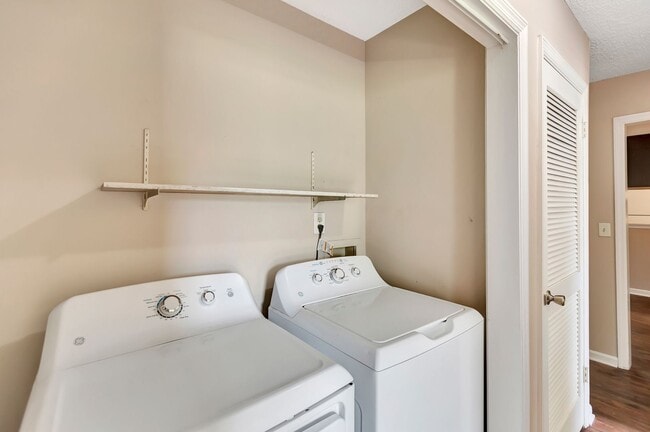 Building Photo - Charming 3BR/2B Duplex in Gadsden Acres – ...