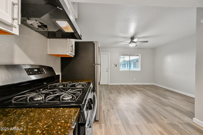 Building Photo - 3025 N 32nd St